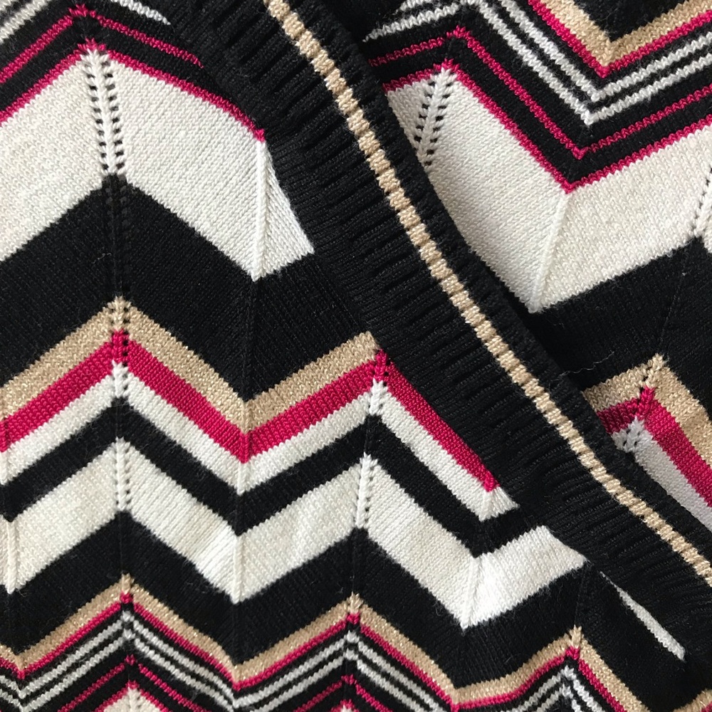 Cache Sweater - Picture 3 of 3